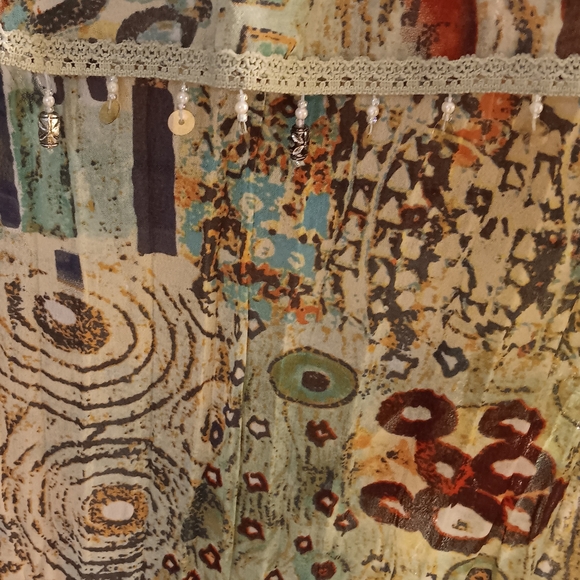 Abstract Patterned Blouse - Picture 9 of 13